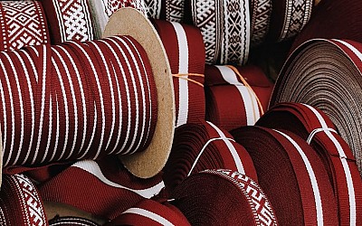 Sarkan-balt-sarkanais