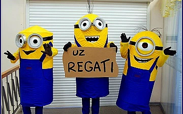 Kanclera Minioni pošas uz regati!