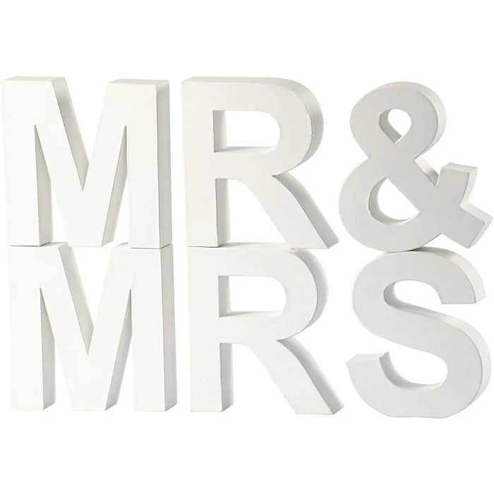 Kartona uzraksts "Mr&Mrs"
