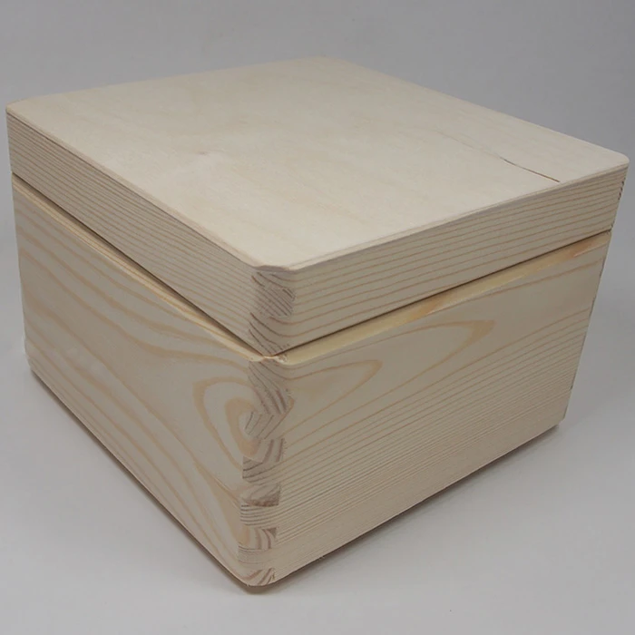 Wooden box with lid - square (small)