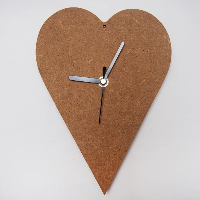 Heart-shaped clock (250×178×7 mm)