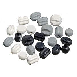 Деревянные бусины — чёрные и белые (20 шт.)