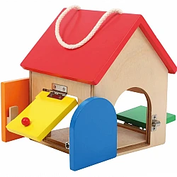 Деревянный домик с замками