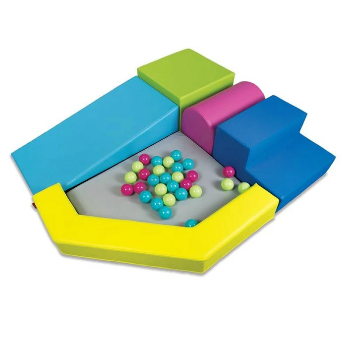 Мягкий поролоновый уголок с бассейном