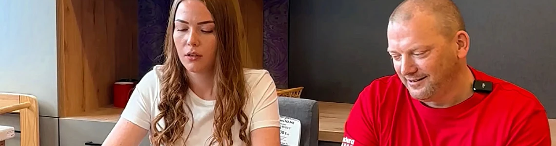 Jaunā kolēģe Daniela iepazīst mēbeļu nodaļu!