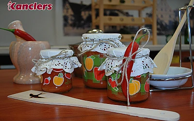 Noķer vasaru burciņā!