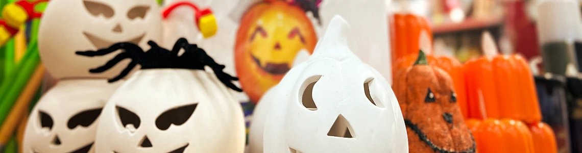 Halovīnu maskas un dekorācijas!