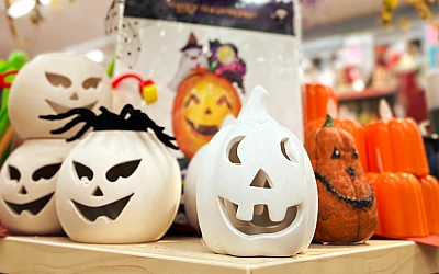 Halovīnu maskas un dekorācijas!